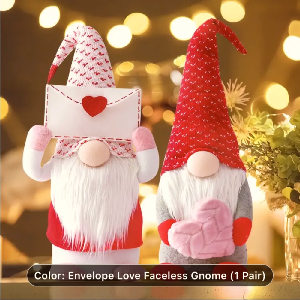 New-Pair of Valentine’s Day Gnomes with Velcro open/closed envelope